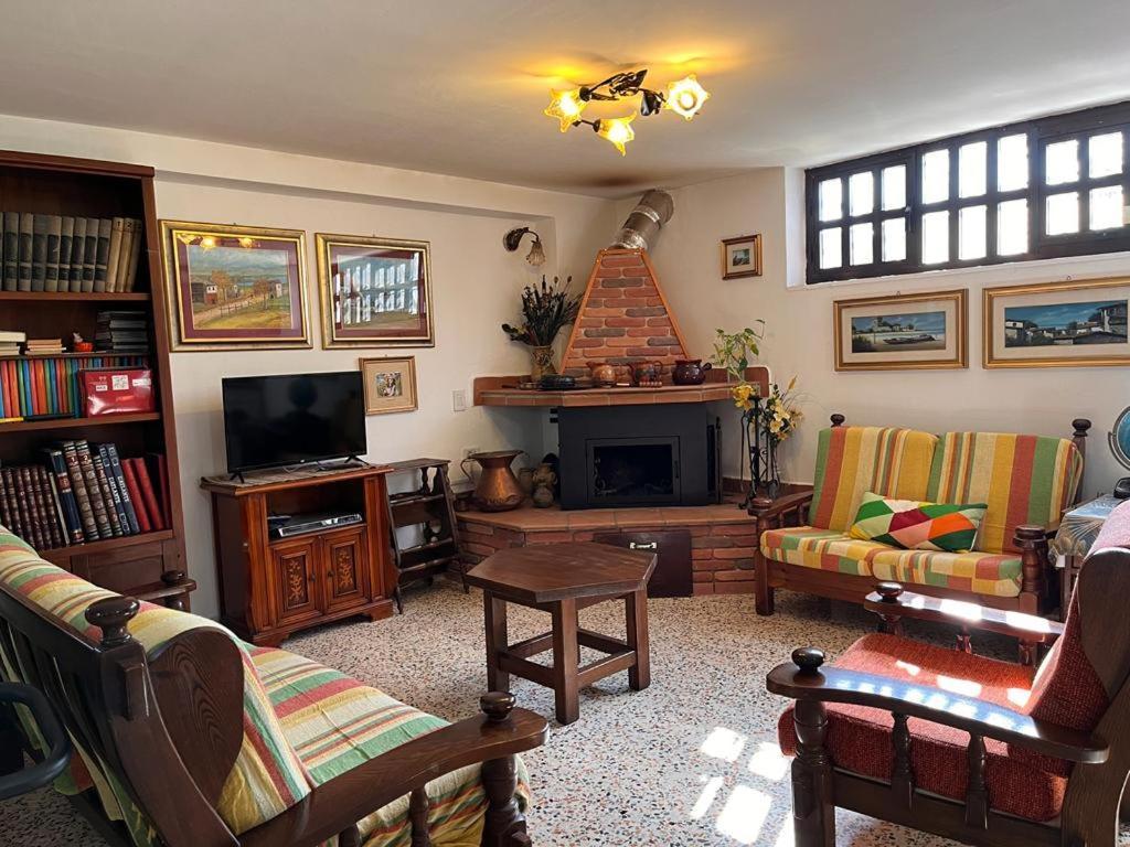 Casa Fra Gli Ulivi Di Giuseppe Pensionat Sonnino Exteriör bild